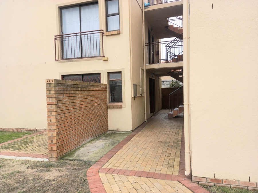 To Let 1 Bedroom Property for Rent in Guldenland Western Cape